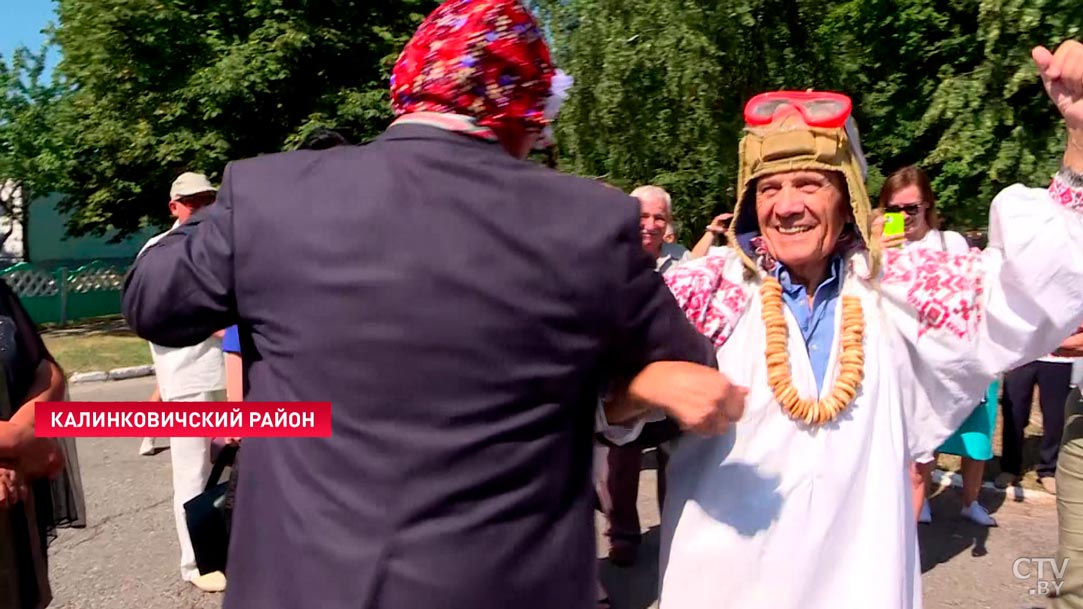 Теперь здесь есть даже собственный Экскалибур. Вот как прошёл уникальный праздник белорусского юмора-7