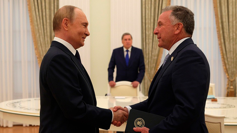 Длилась около трех часов. В Кремле завершилась встреча Путина с Уиткоффом-0