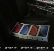 Не поверили: пограничники изъяли у мужчины девять iPhone для личного пользования