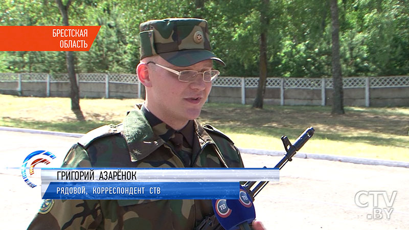 «Боевой АК несколько тяжелее, чем журналистский микрофон». Как принимал присягу корреспондент СТВ Григорий Азарёнок