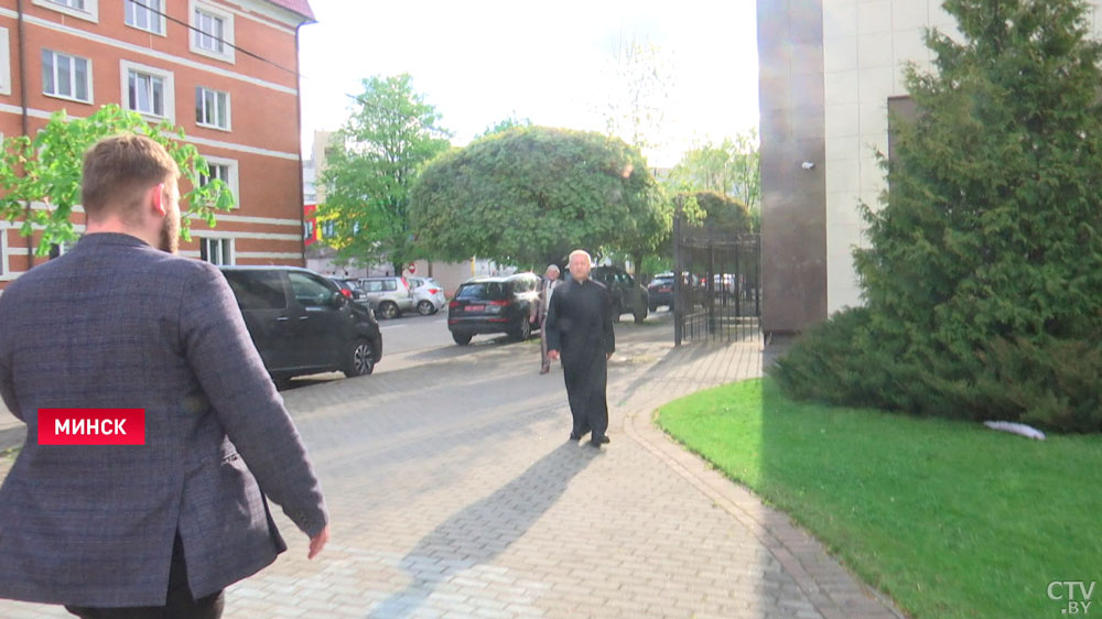 «Мы не дали из вас сварить мыло». Григорий Азарёнок побывал на митинге у посольства Украины-10