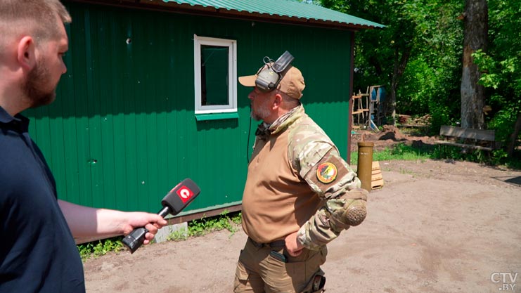 «Всем всё понятно ещё с 2014-го». Азарёнок ездил в зону СВО – что говорят военные на фронте?-31