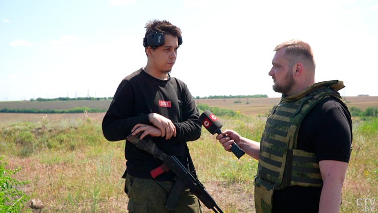 «Всем всё понятно ещё с 2014-го». Азарёнок ездил в зону СВО – что говорят военные на фронте?-25 «Всем всё понятно ещё с 2014-го». Азарёнок ездил в зону СВО – что говорят военные на фронте?-25