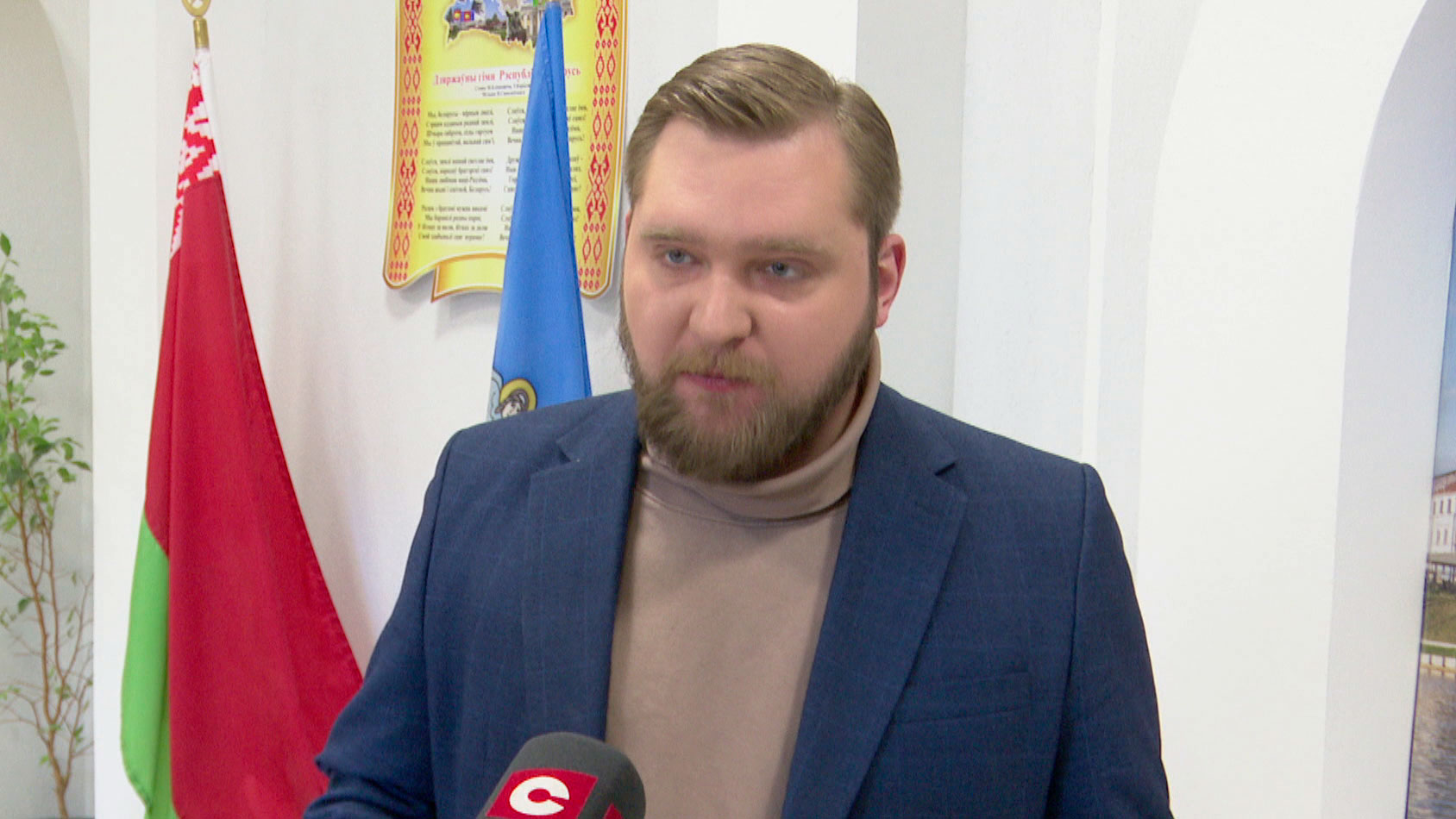 Григорий Азарёнок на встрече с молодёжью: лучше мы ответим на их вопросы, чем экстремисты и враги народа