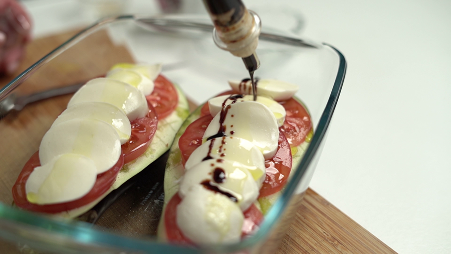 Баклажаны с моцареллой. Рассказываем рецепт вкусной тёплой закуски