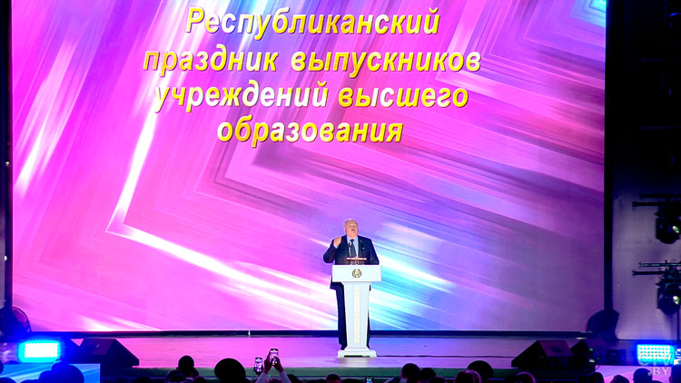 Лукашенко: вы видите, что творится в мире, берегите своё и никому не отдавайте!-1