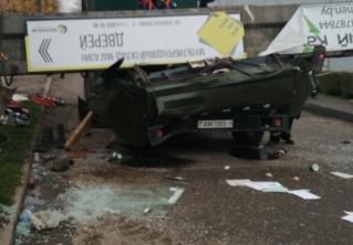В Бресте поперечная балка эстакады упала на кабину грузовика с людьми
