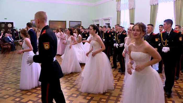 «Было много репетиций». Благотворительная акция «Наши дети» в Гомельской области открылась кадетским баллом