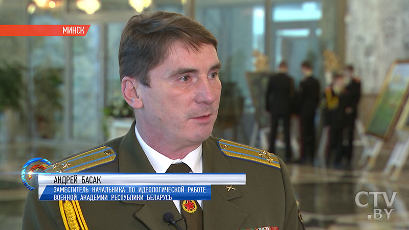 «Хотелось бы, чтобы стало доброй традицией бывать в таком знаковом месте». Экскурсию по Дворцу Независимости провели для представителей Вооружённых Сил-4