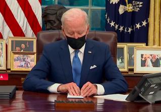Байден подписал указы об отмене некоторых решений Трампа в сфере миграционной политики