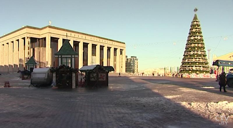 Минск готовится к новогодним праздникам: когда заработают рождественские ярмарки и ёлочные базары?