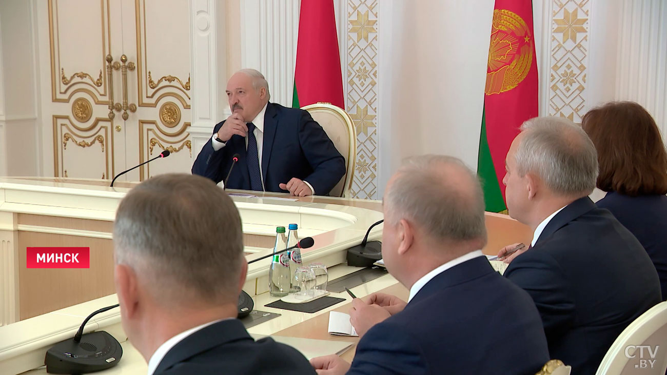 Александр Лукашенко: я бы хотел задать вопрос Зеленскому. При желании полететь в Крым, мне как сегодня?-4