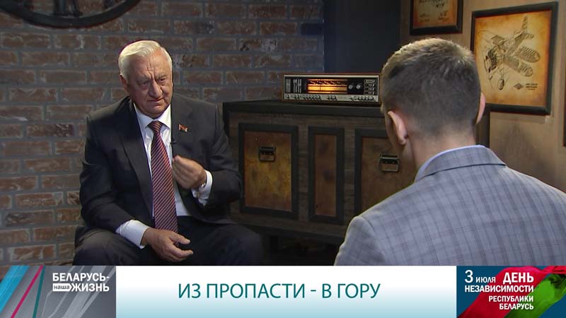 «Стояли в магазине за сметаной и ждали по 3-5 часов». Как изменилась Беларусь после развала Советского Союза-58