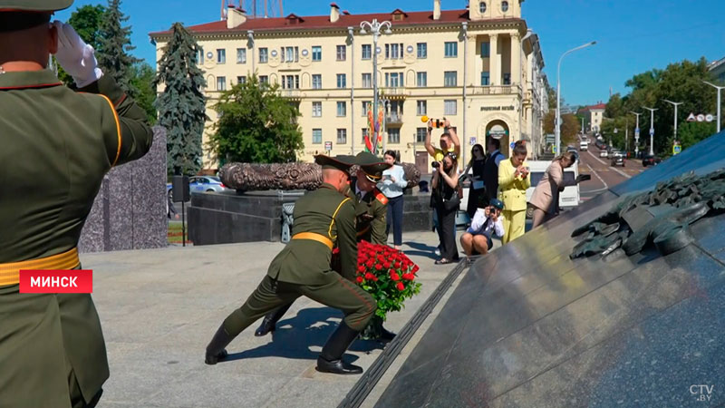 Наталья Кочанова на площади Победы в Минске: «Фашизм и неонацизм снова поднимают голову»-7 Наталья Кочанова на площади Победы в Минске: «Фашизм и неонацизм снова поднимают голову»-7