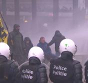 В Брюсселе митингующих против подписания миграционного пакта усмиряли водомётами и слезоточивым газом