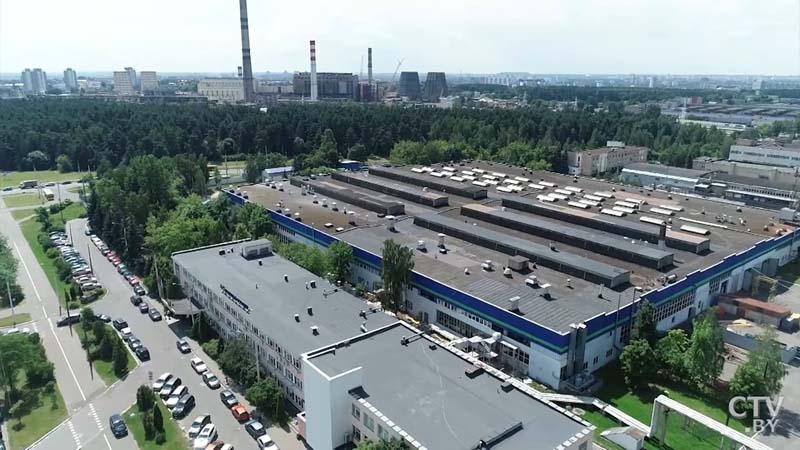 Беспилотный грузовик и манёвренный для узких улочек Батуми: какой электротранспорт создают на «Белкоммунмаше»