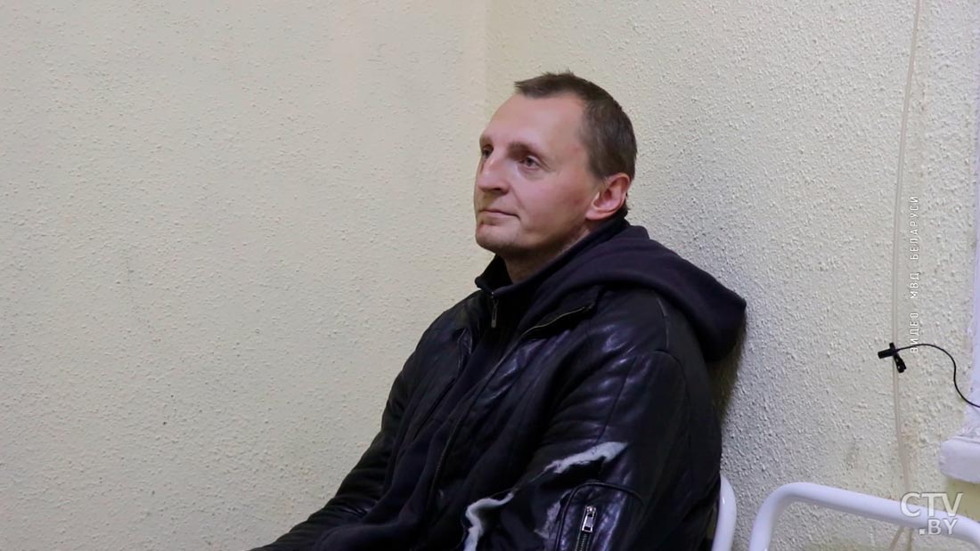 «Я в противоправных деяниях не участвовал». Что говорит белорус, который разбил стекло в машине ОМОН?-1