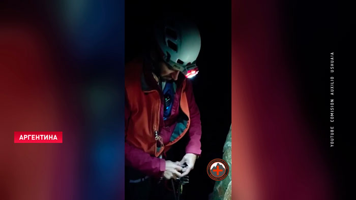 Белоруса с травмой ноги сняли со скалы на острове Огненная Земля