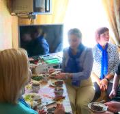 В этих семьях воспитанием детей занимается только папа. Белорусский союз женщин посетил отцов-одиночек