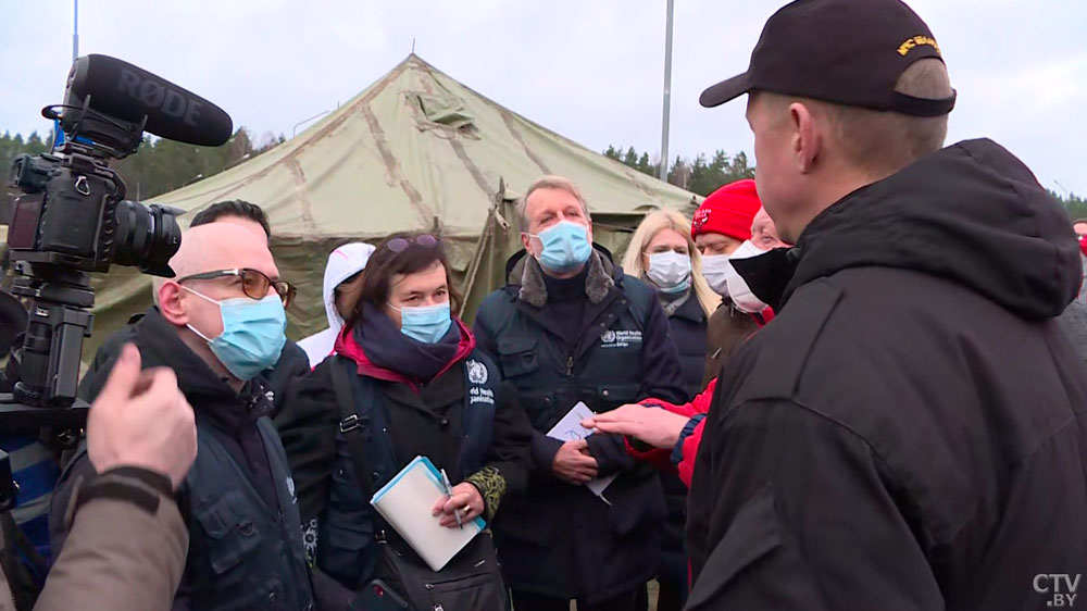 Беженец – представителю ВОЗ: «Польская полиция на границе пускала слезоточивый газ прямо в лицо всем детям»-4