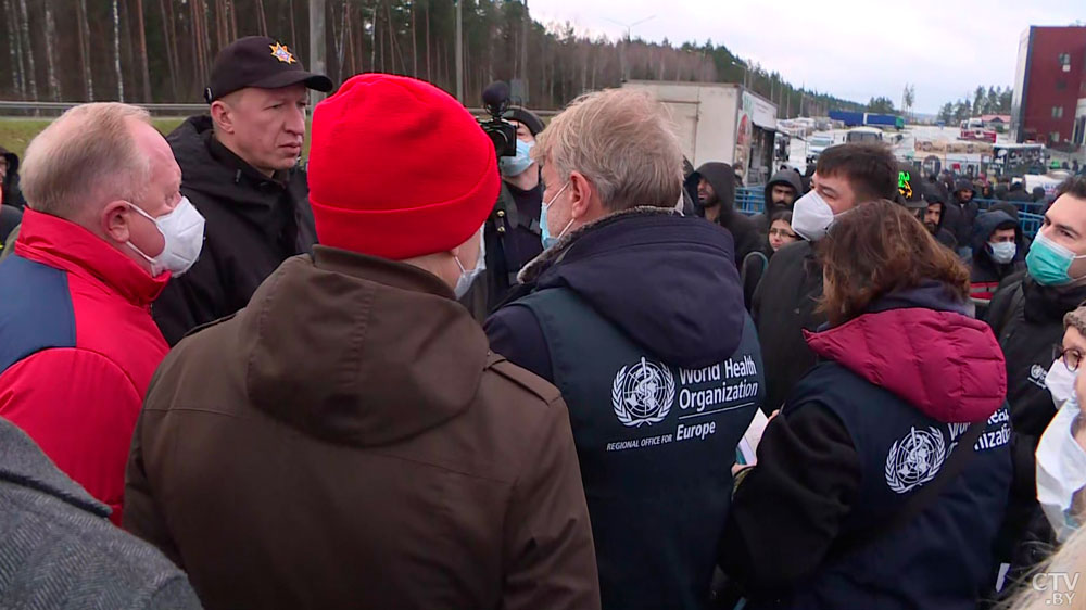 Беженец – представителю ВОЗ: «Польская полиция на границе пускала слезоточивый газ прямо в лицо всем детям»-6