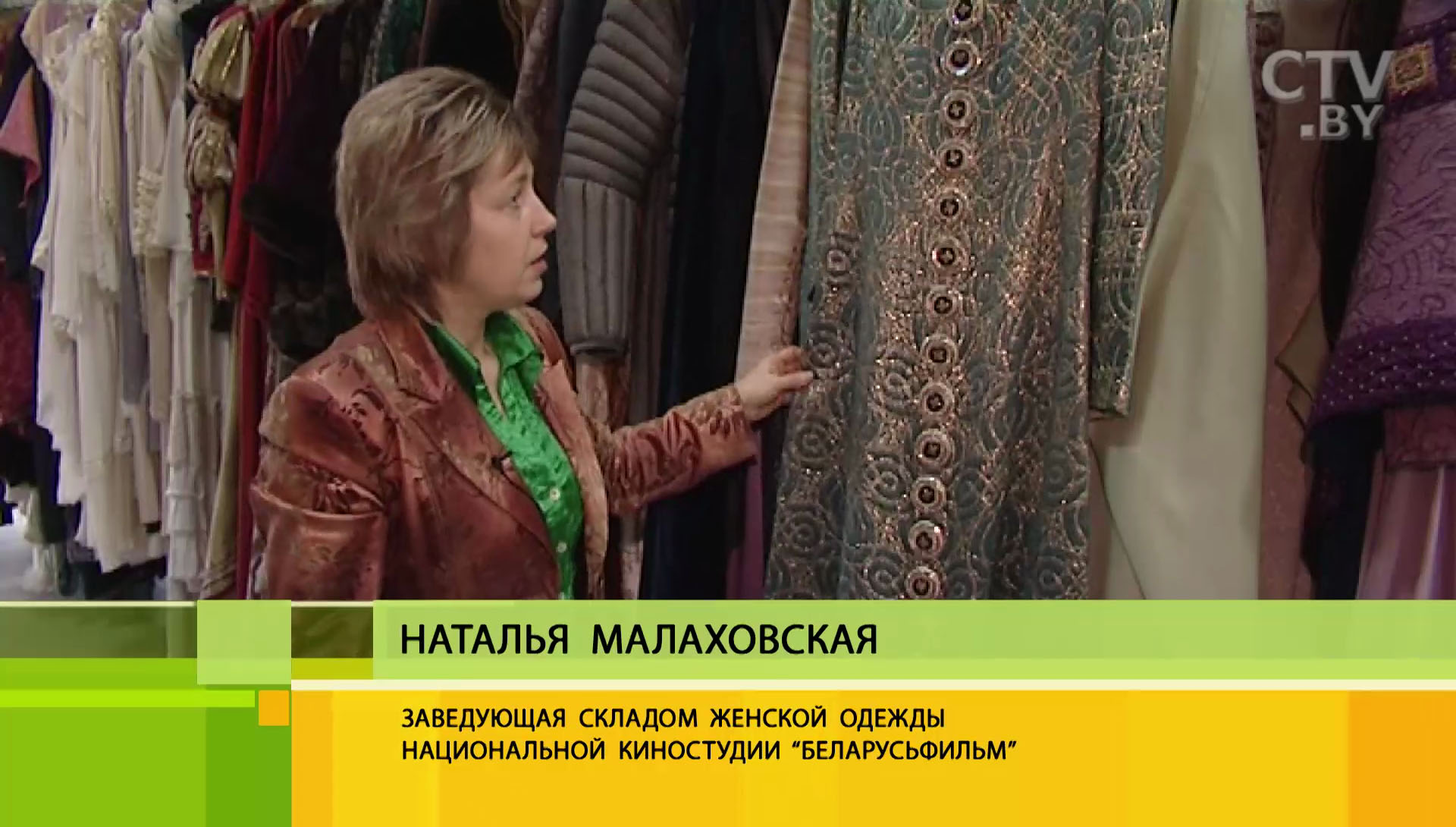 «Могильное надгробье могу поднять с лёгкостью. Пенопласт!»: заглянуть в костюмерную «Беларусьфильма» и увидеть легендарный реквизит-25