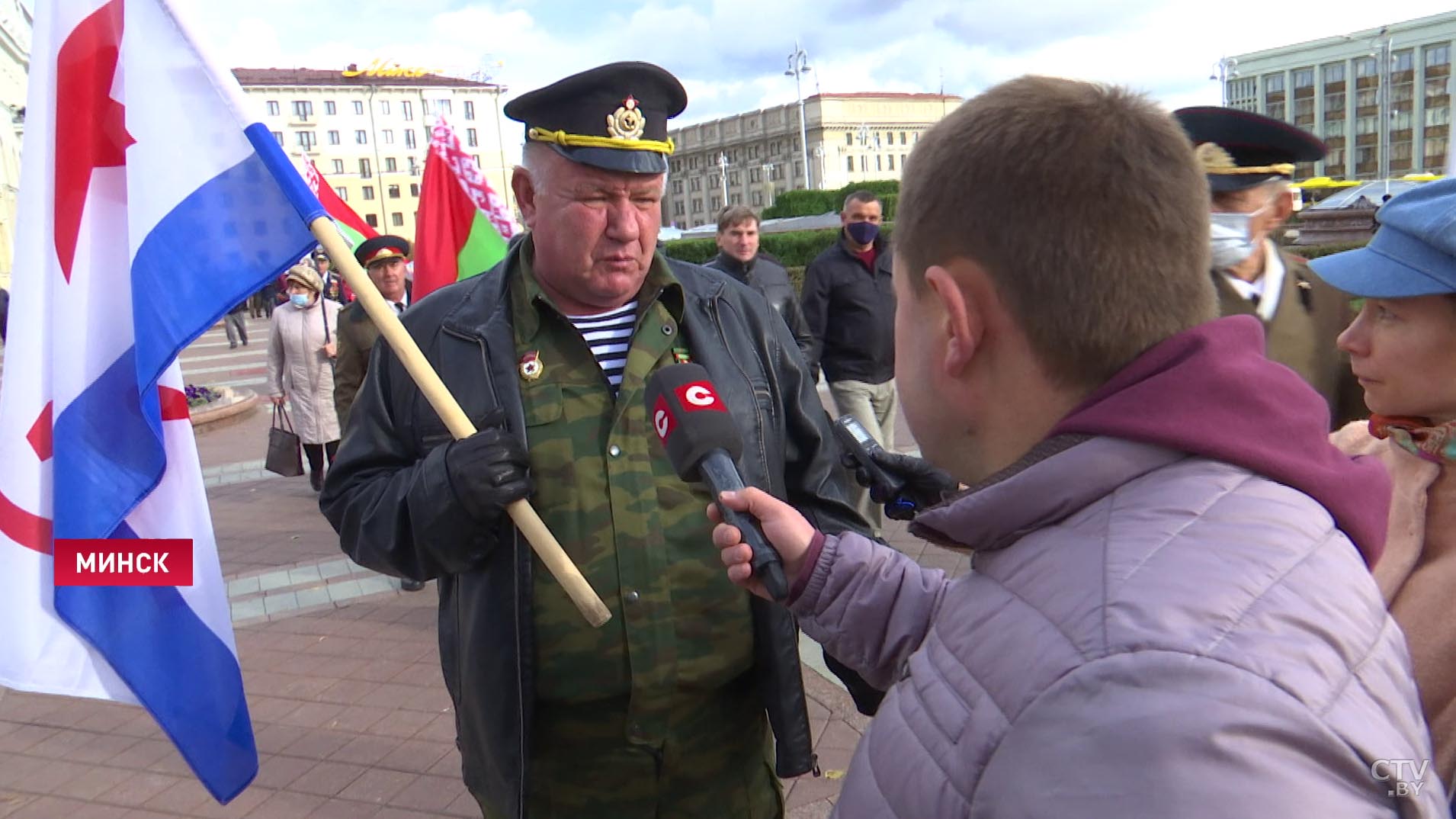 «Денег нам не надо, мы за мир». Эти белорусы собрались в центре Минска, чтобы высказаться-4 «Денег нам не надо, мы за мир». Эти белорусы собрались в центре Минска, чтобы высказаться-4