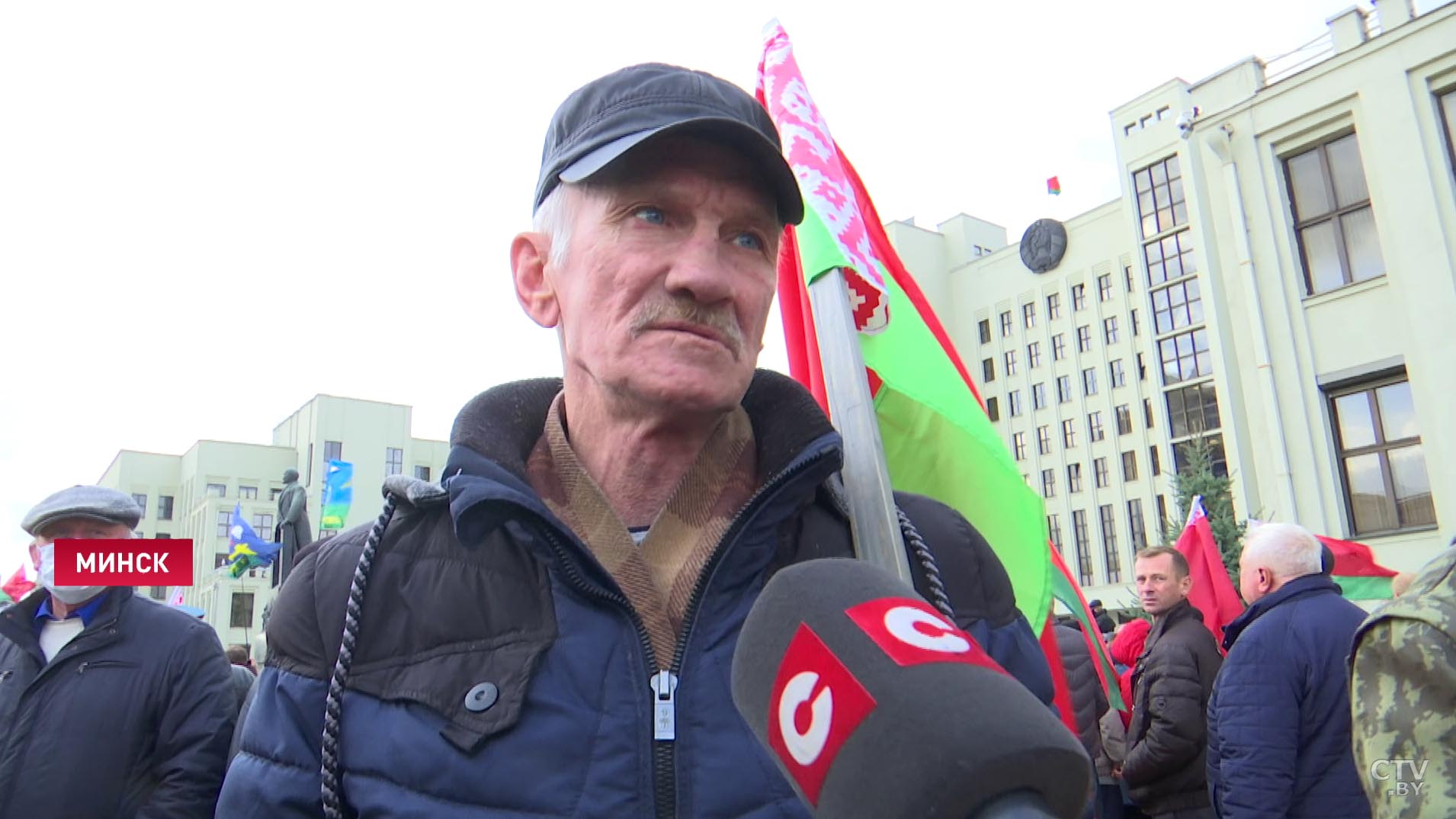 «Денег нам не надо, мы за мир». Эти белорусы собрались в центре Минска, чтобы высказаться-13 «Денег нам не надо, мы за мир». Эти белорусы собрались в центре Минска, чтобы высказаться-13