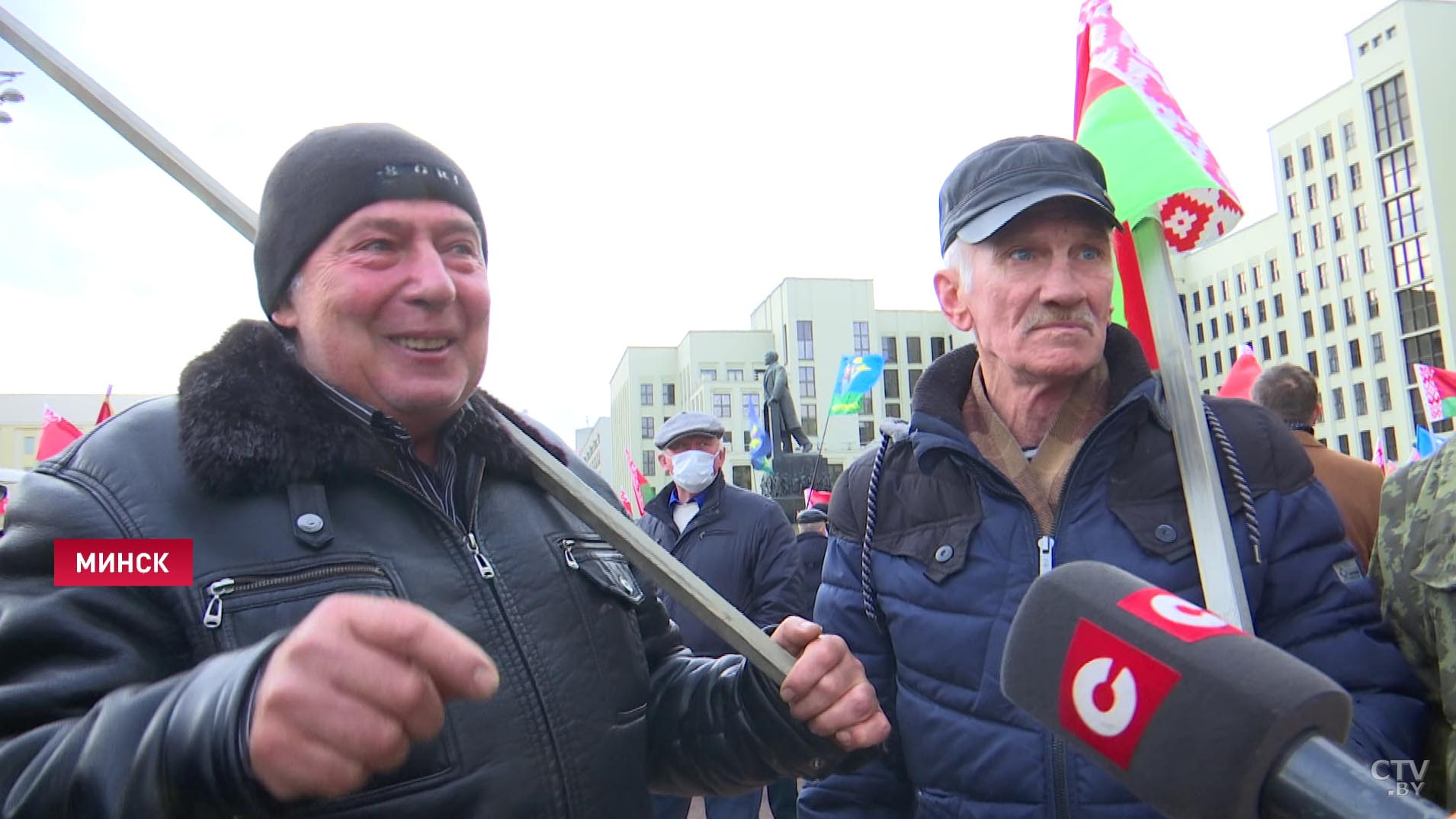«Денег нам не надо, мы за мир». Эти белорусы собрались в центре Минска, чтобы высказаться-16 «Денег нам не надо, мы за мир». Эти белорусы собрались в центре Минска, чтобы высказаться-16