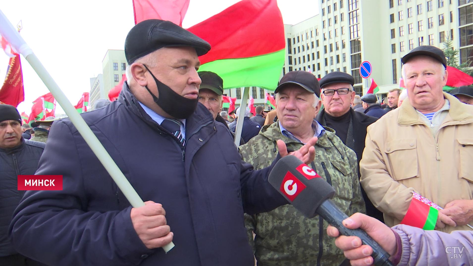 «Денег нам не надо, мы за мир». Эти белорусы собрались в центре Минска, чтобы высказаться-19 «Денег нам не надо, мы за мир». Эти белорусы собрались в центре Минска, чтобы высказаться-19