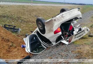 Под Минском Toyota съехала в кювет и опрокинулась. Пострадали четыре человека