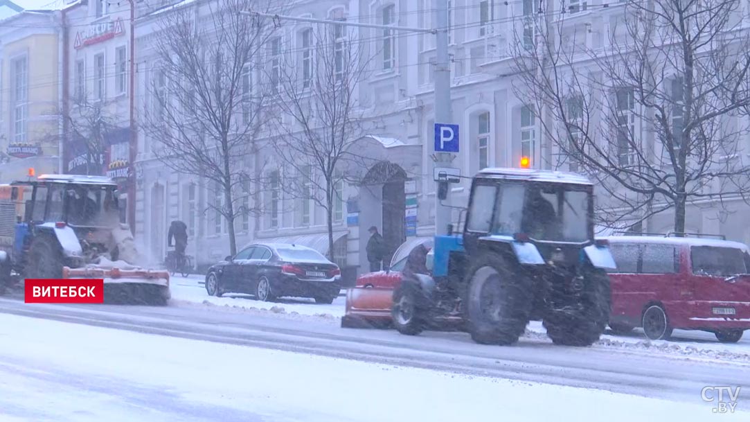 «Уже по второму кругу очищали». Какая сейчас погода в Витебске и как циклон повлиял на службы по уборке?-4