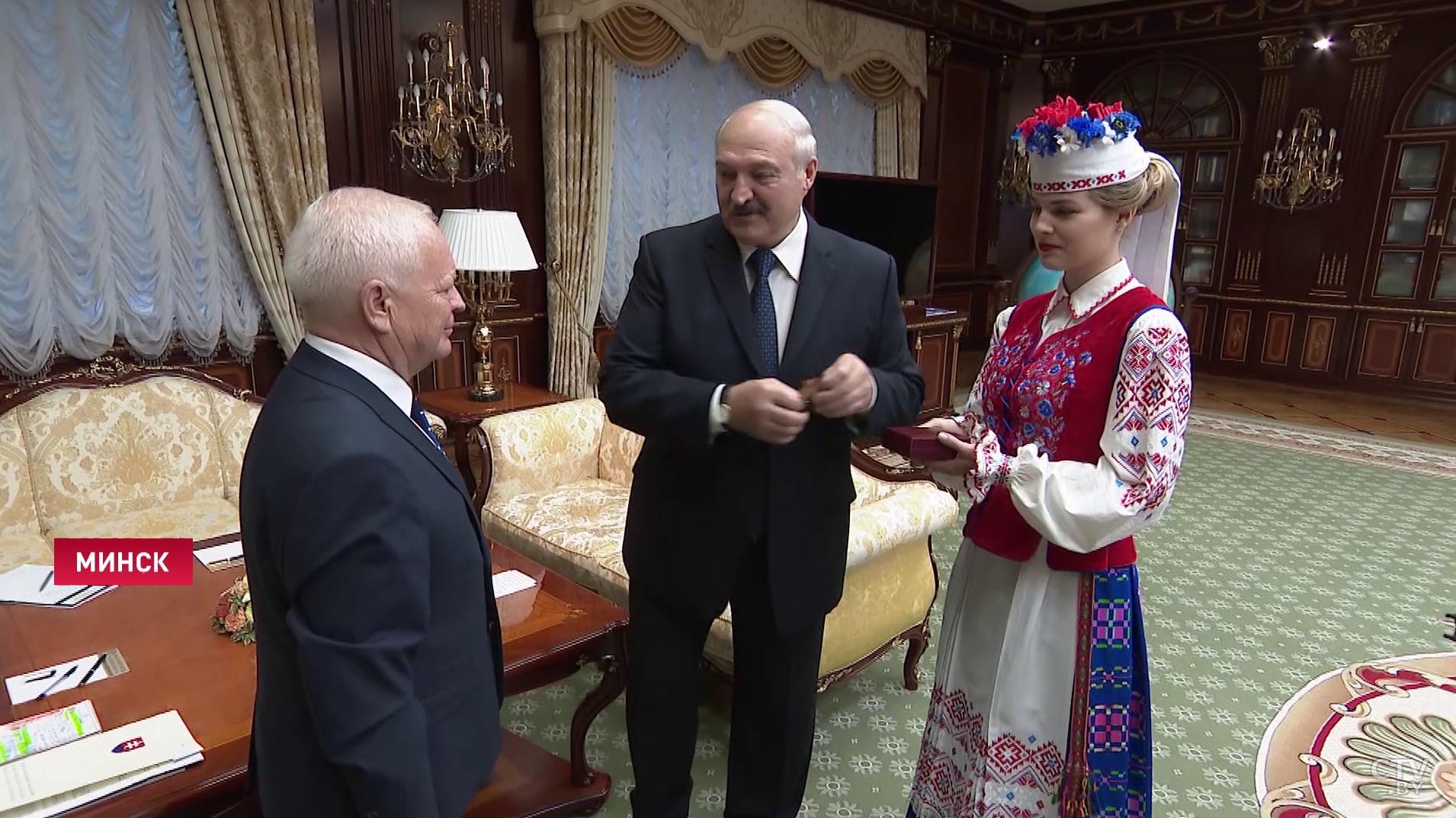 Александр Лукашенко вручил Йозефу Мигашу орден Франциска Скорины-1 Александр Лукашенко вручил Йозефу Мигашу орден Франциска Скорины-1
