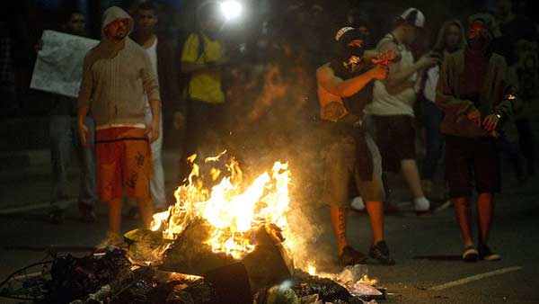 В Бразилии резкое повышение стоимости проезда спровоцировало акции протеста и массовые беспорядки
