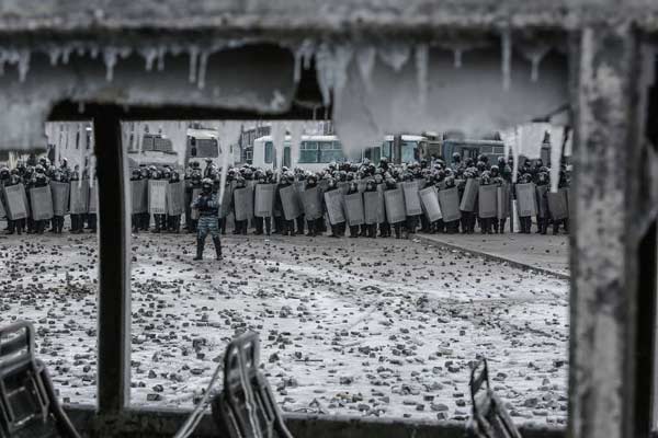 Массовые беспорядки в Киеве в День единства Украины: погибли 3 человека, сотни пострадали