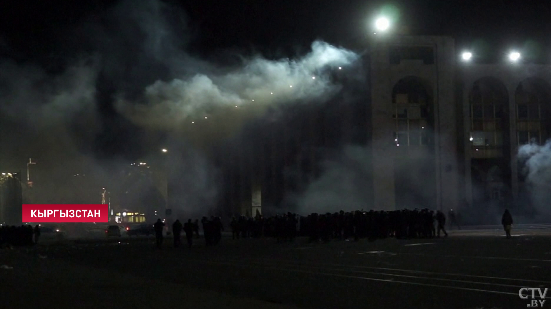 Во время акций протеста в Бишкеке пострадали сотни человек. Многие – c тяжёлыми травмами-1