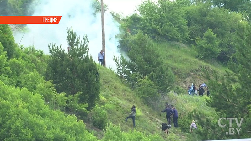 В Афинах прошли массовые беспорядки в годовщину гибели подростка, убитого полицейским-1