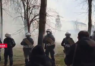 В Варшаве мероприятия в память об авиакатастрофе под Смоленском перешли в столкновения с полицией