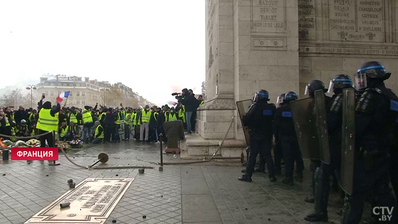 255 АЗС Во Франции остались без топлива из-за протестов против повышения цен на бензин-12