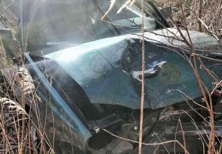 19-летняя бесправница на Volkswagen врезалась в дерево в Минской области. Девушка получила травмы