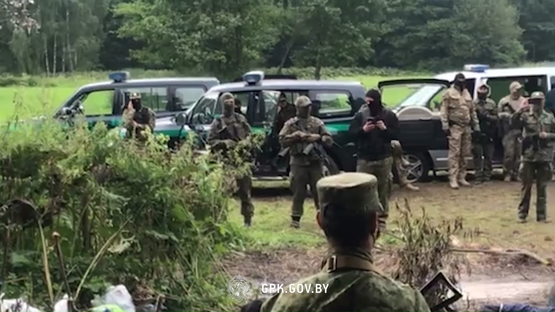 Пограничники Польши вытесняют в Беларусь группу беженцев из Афганистана-4