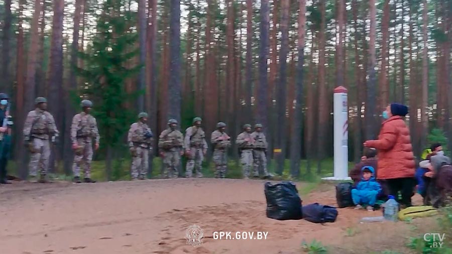 Беженец о том, что с ним произошло на границе с Латвией: «Ночью пришли мы с детьми – куда мы в лес пойдём?»-4