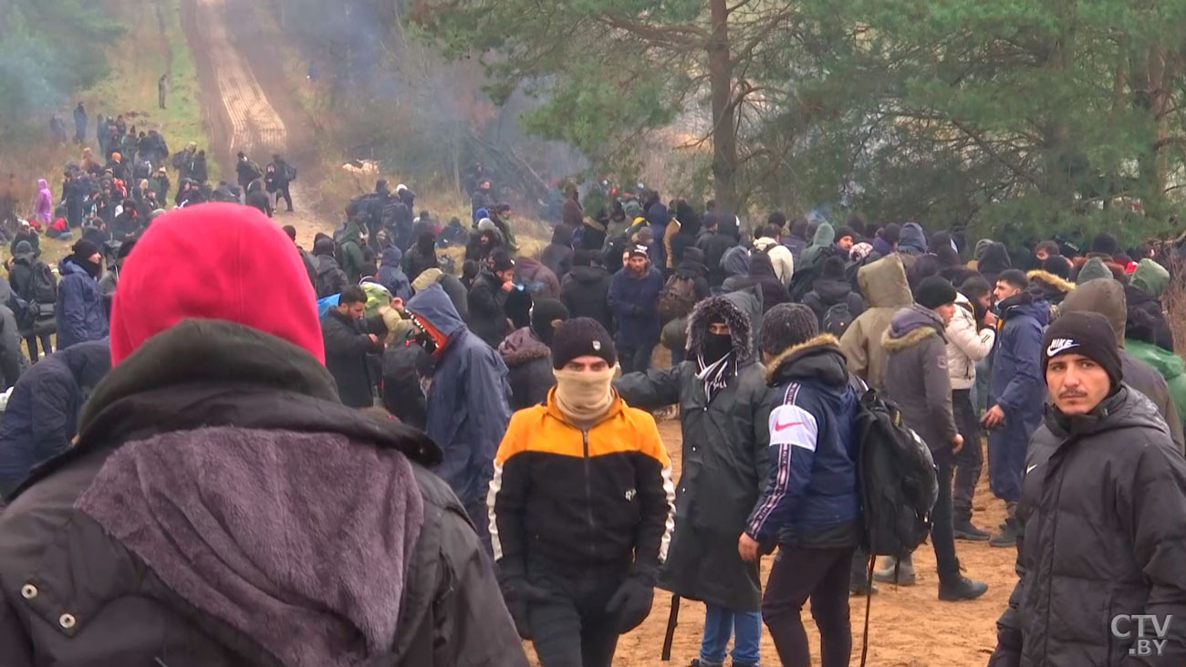 Беременные и дети стоят на коленях перед польскими силовиками. С чем столкнулись беженцы в поисках лучшей жизни?-45