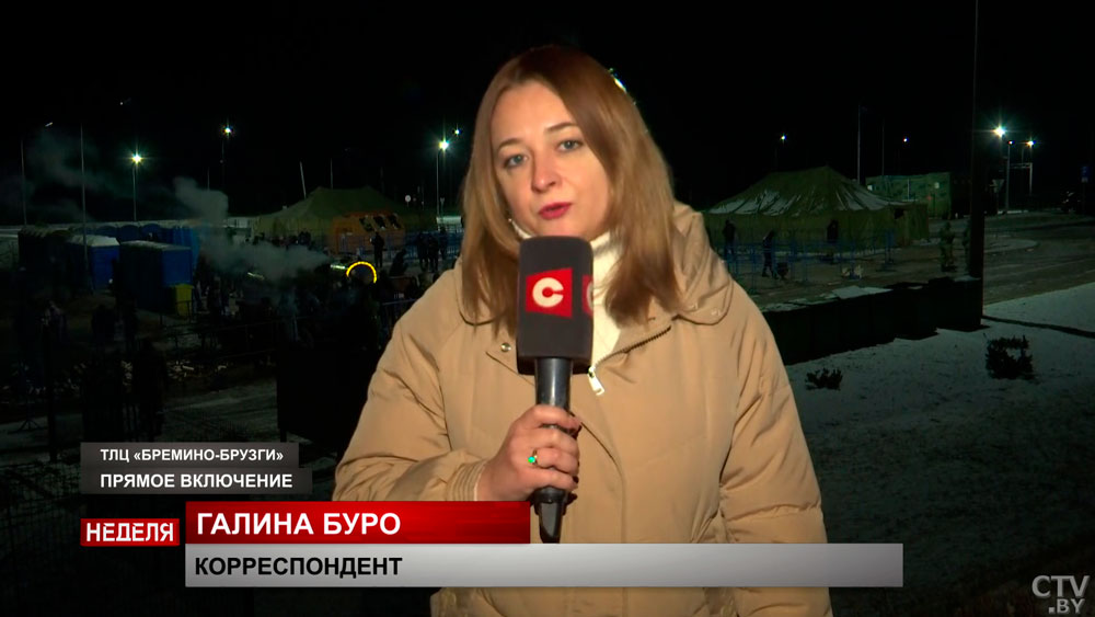Беженцы попросили уважать их личное пространство, журналистов пускают теперь по графику. Что сейчас происходит на границе?-7