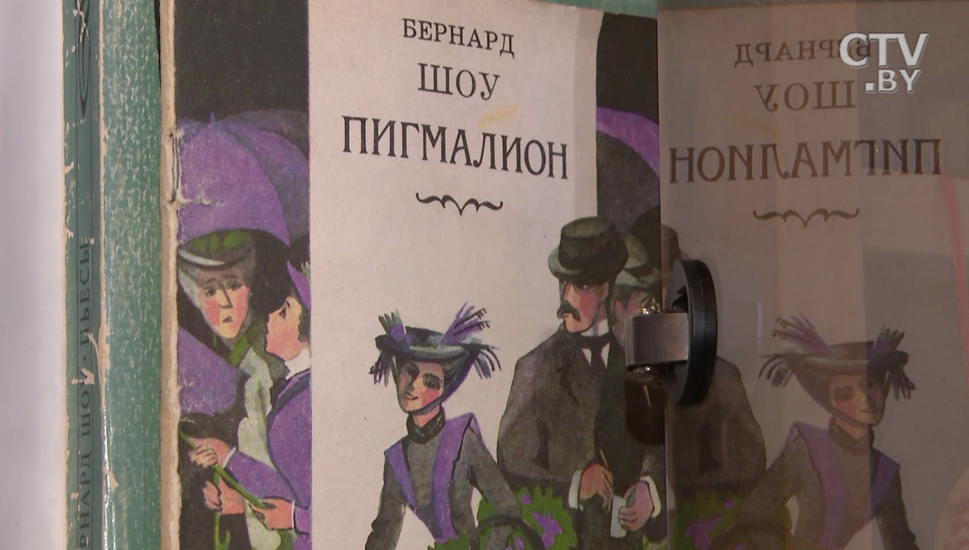 «Были удивлены, когда нам вышли помогать соседи»: минчане открыли библиотеку прямо в подъезде-19