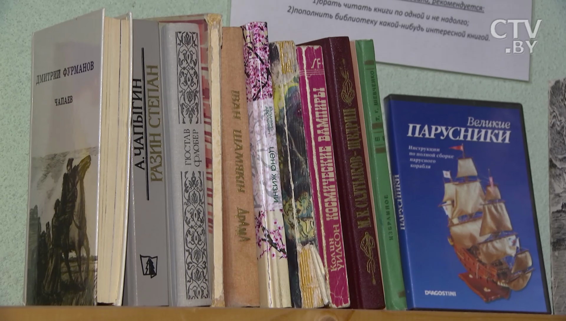 «Были удивлены, когда нам вышли помогать соседи»: минчане открыли библиотеку прямо в подъезде-7