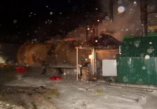 В Новополоцке тушили горящий на предприятии битум