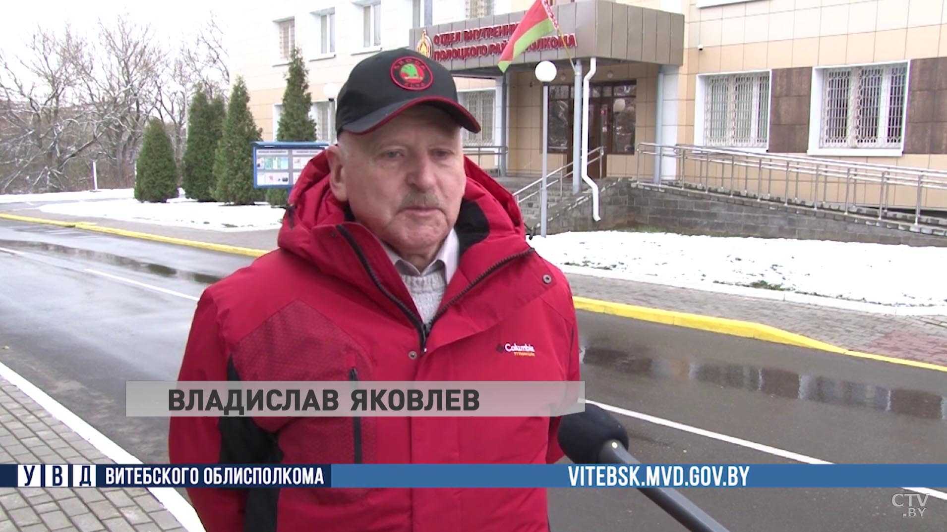 «Если бы не она, я бы умер». Милиционер из Полоцка помогла мужчине, а он потом пришёл с цветами-7