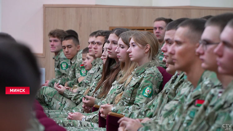 Командующий внутренними войсками вручил благодарности лучшим военнослужащим-13