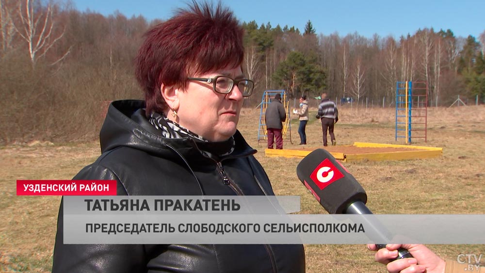Подготовили песочницы и навели порядок в беседках. В Узденском районе ведут весеннее благоустройство-7